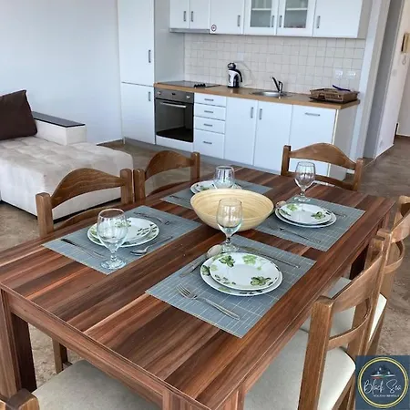 3 Bed Suite, Panoramic Sea Views 소조폴